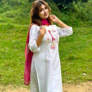 স্টাইলিশ হোয়াইট এমব্রয়ডারি থ্রি-পিস ও গোলাপি ওড়না | Stylish White Embroidered Three-Piece for Women
